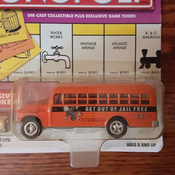 2002 Playing Mantis Johnny Lightning Monopoly Die-Cast Collectible Plus Token - Picture 2 of 9